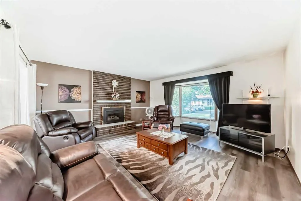 15 Whitewood Bay NE
