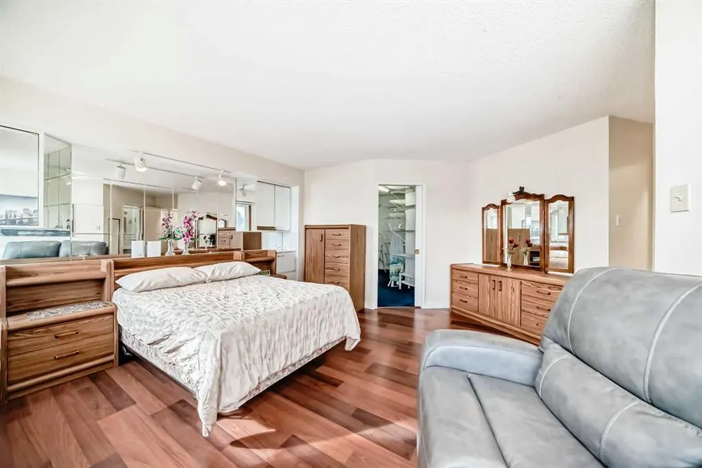 15 Whitewood Bay NE