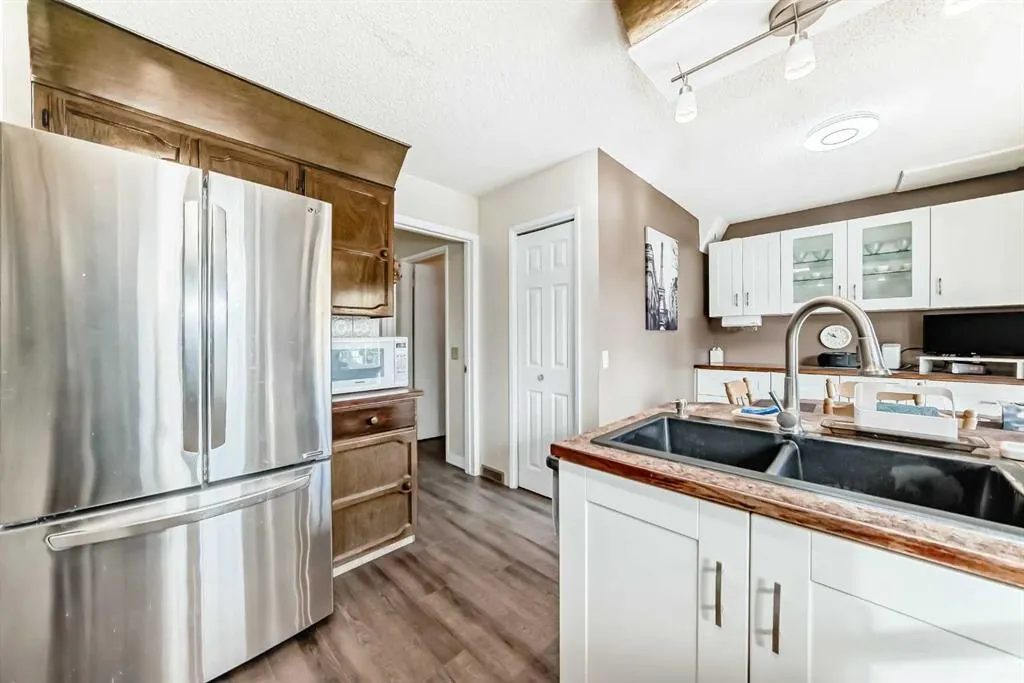 15 Whitewood Bay NE
