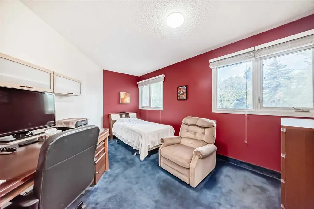 15 Whitewood Bay NE