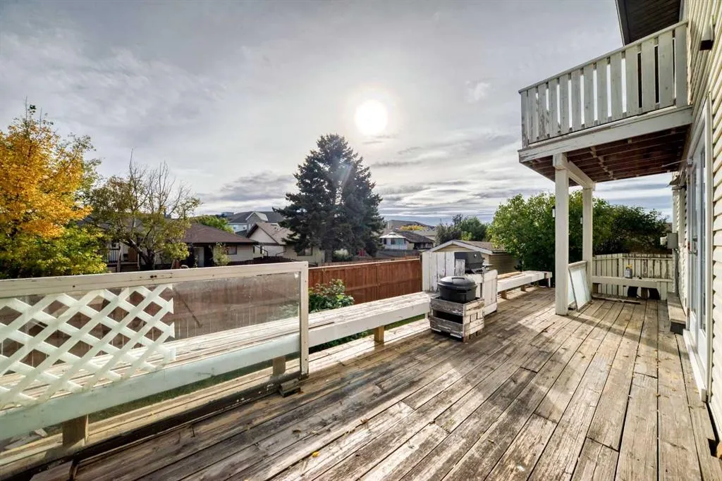15 Whitewood Bay NE