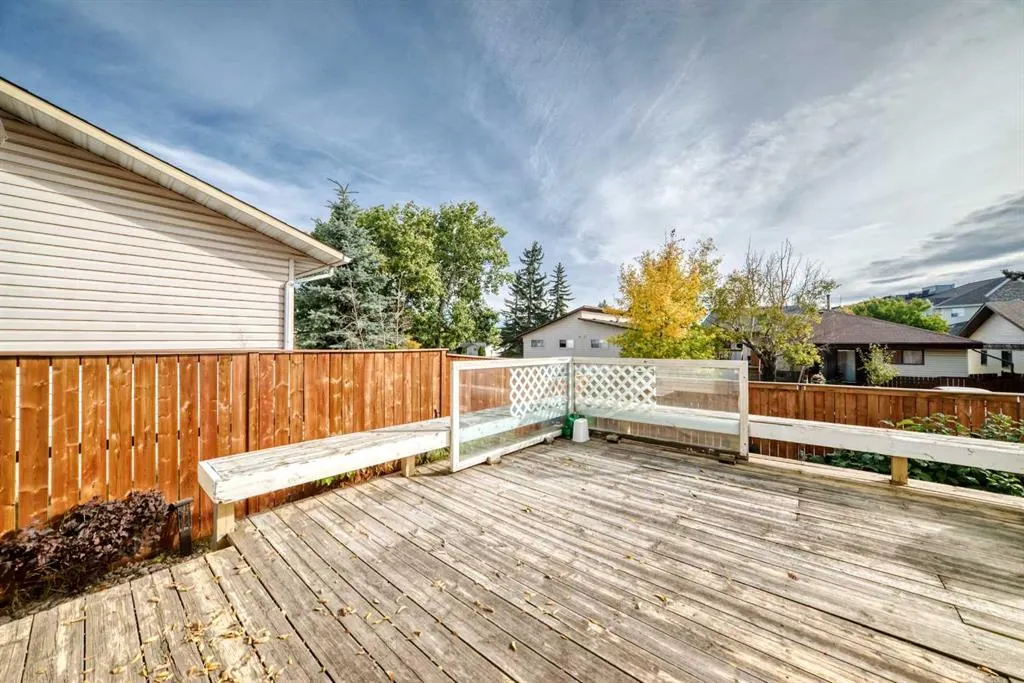 15 Whitewood Bay NE