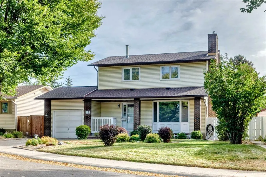 15 Whitewood Bay NE