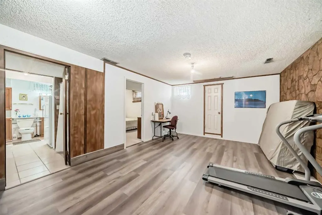 15 Whitewood Bay NE
