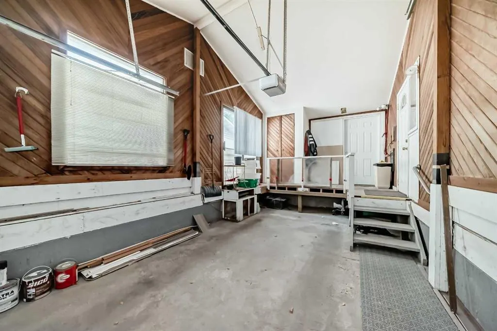 15 Whitewood Bay NE