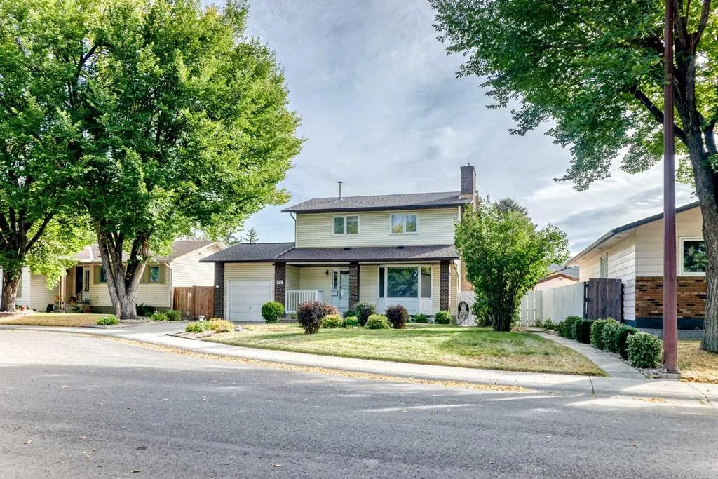 15 Whitewood Bay NE