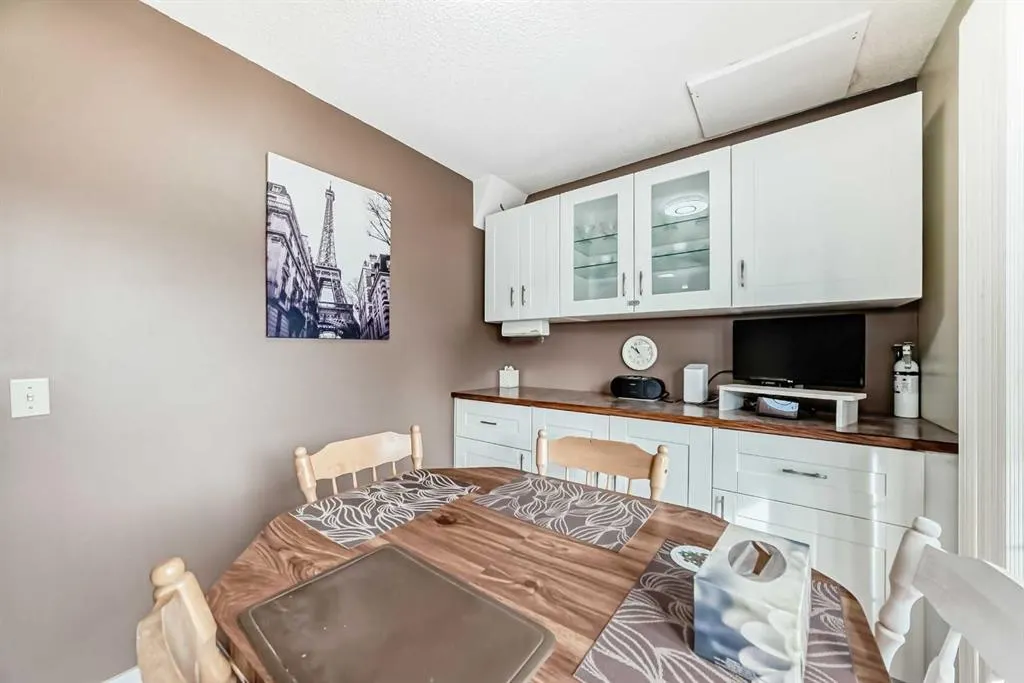 15 Whitewood Bay NE