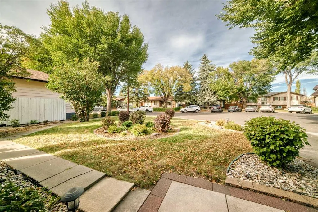 15 Whitewood Bay NE