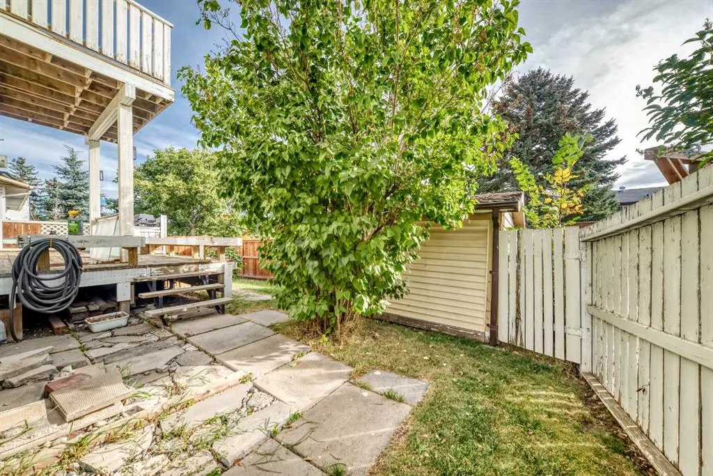15 Whitewood Bay NE