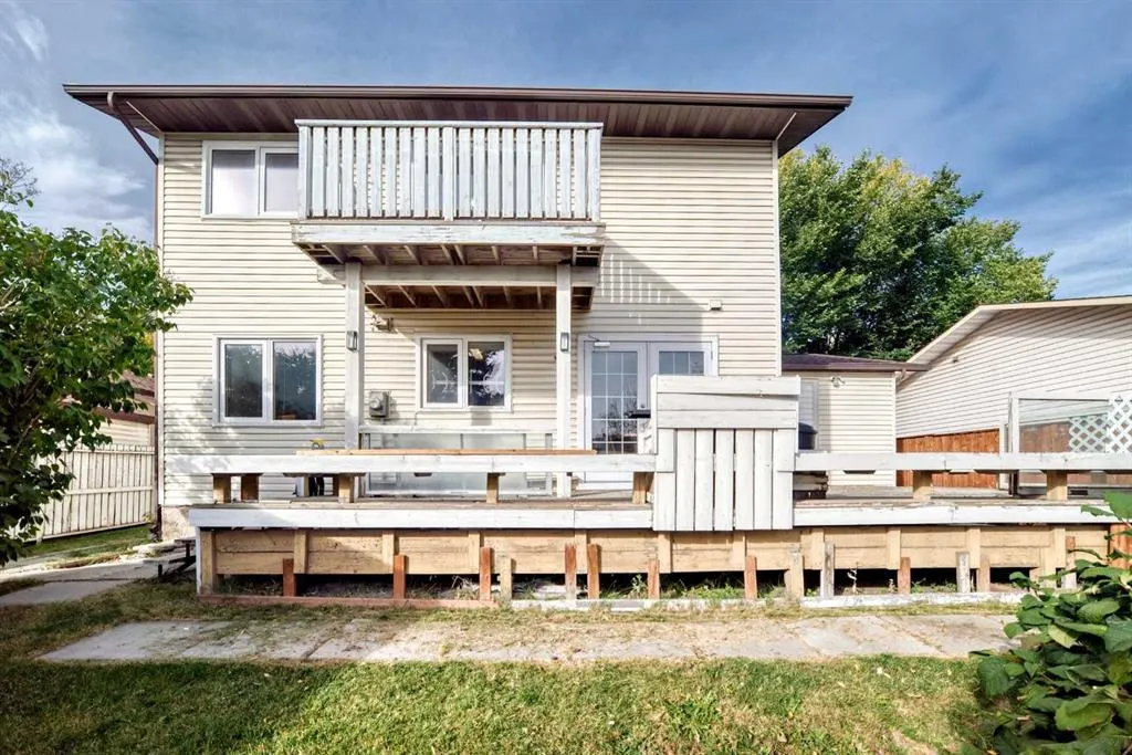 15 Whitewood Bay NE