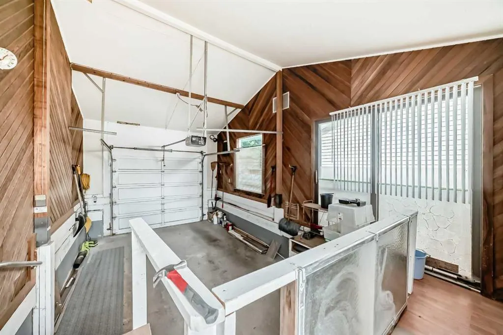 15 Whitewood Bay NE