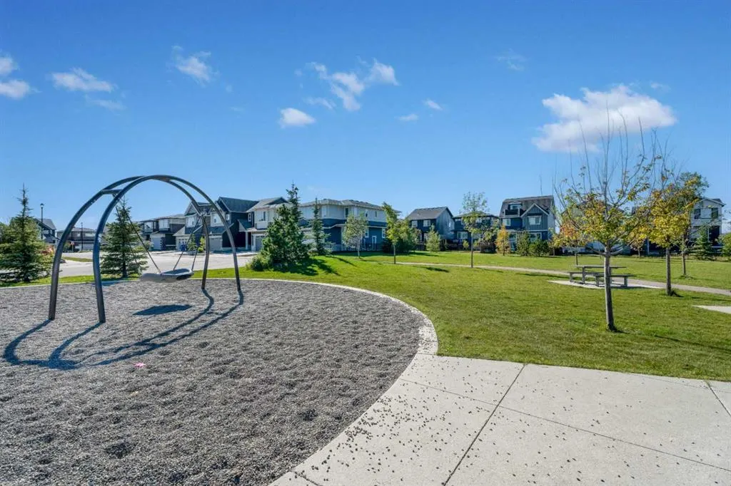 332 Lawthorn Way SE