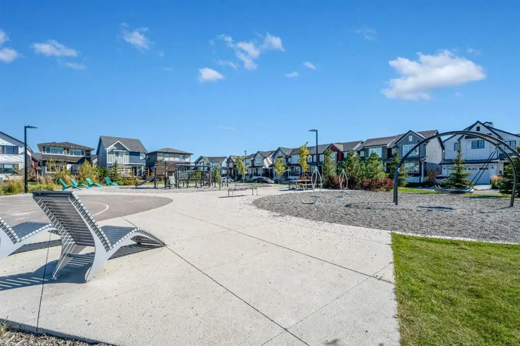 332 Lawthorn Way SE