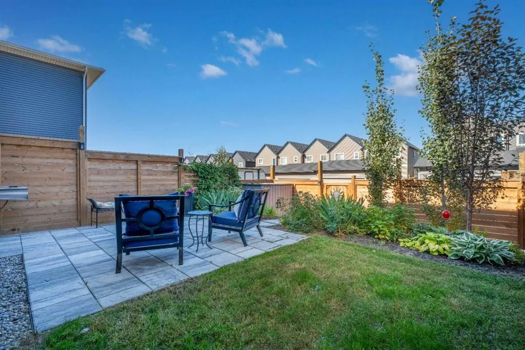 332 Lawthorn Way SE