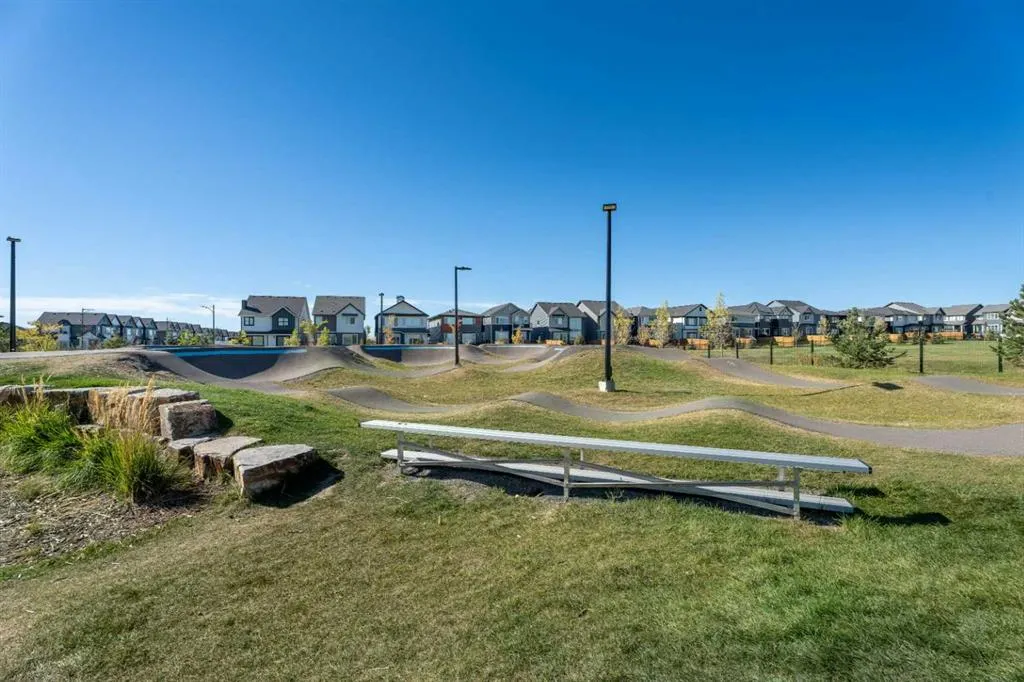 332 Lawthorn Way SE