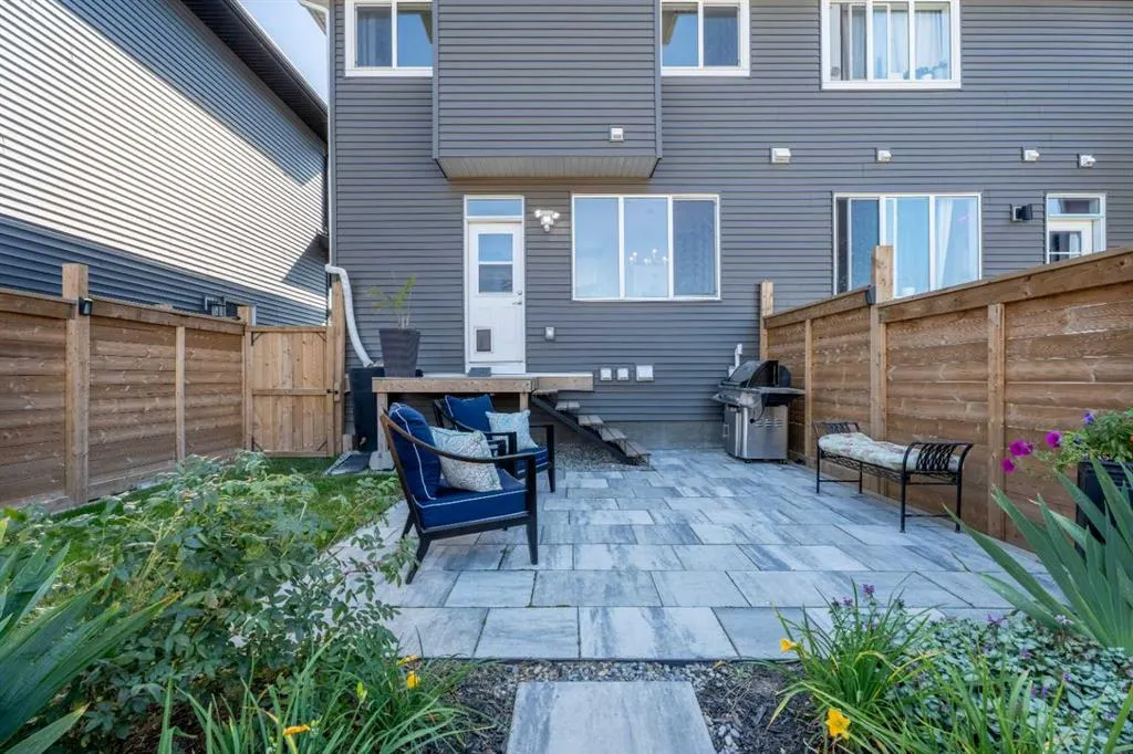 332 Lawthorn Way SE