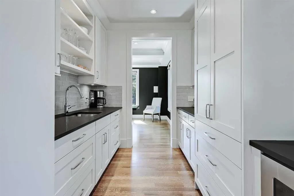 2 Granville Crescent SW