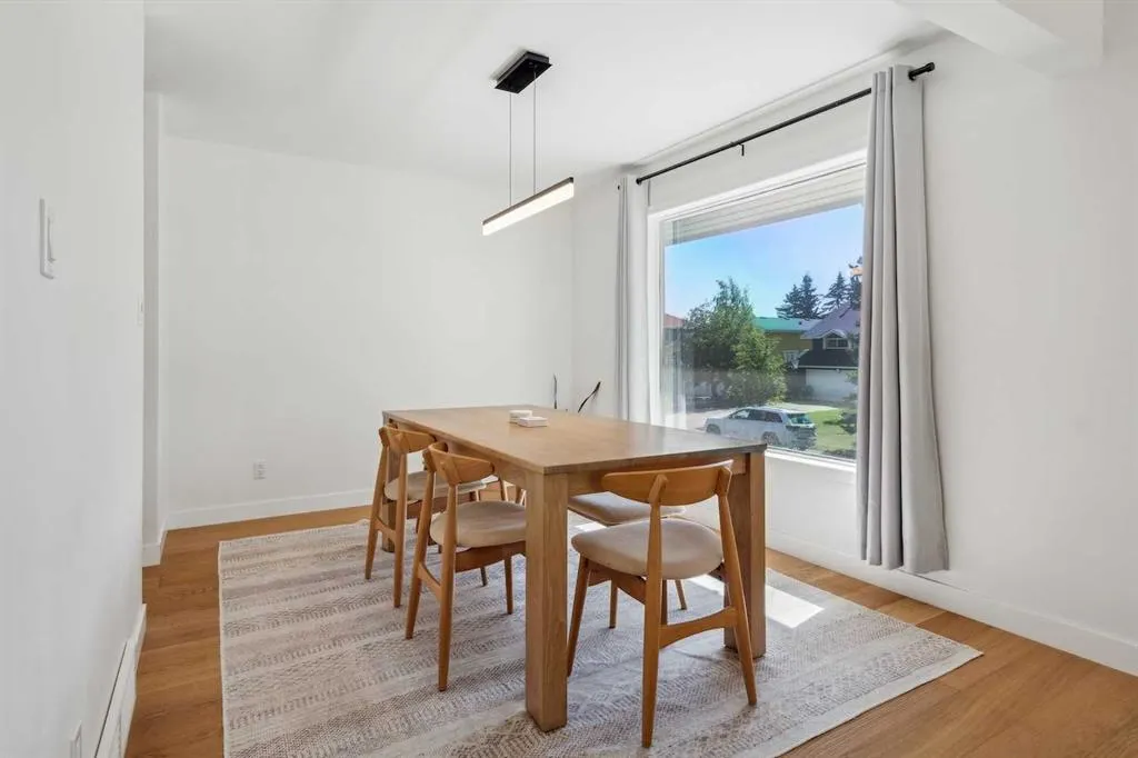 4 Coach Ridge Close SW