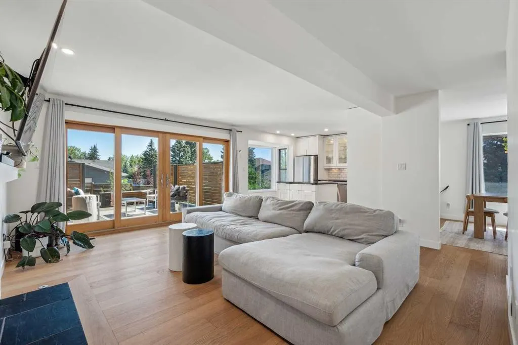 4 Coach Ridge Close SW