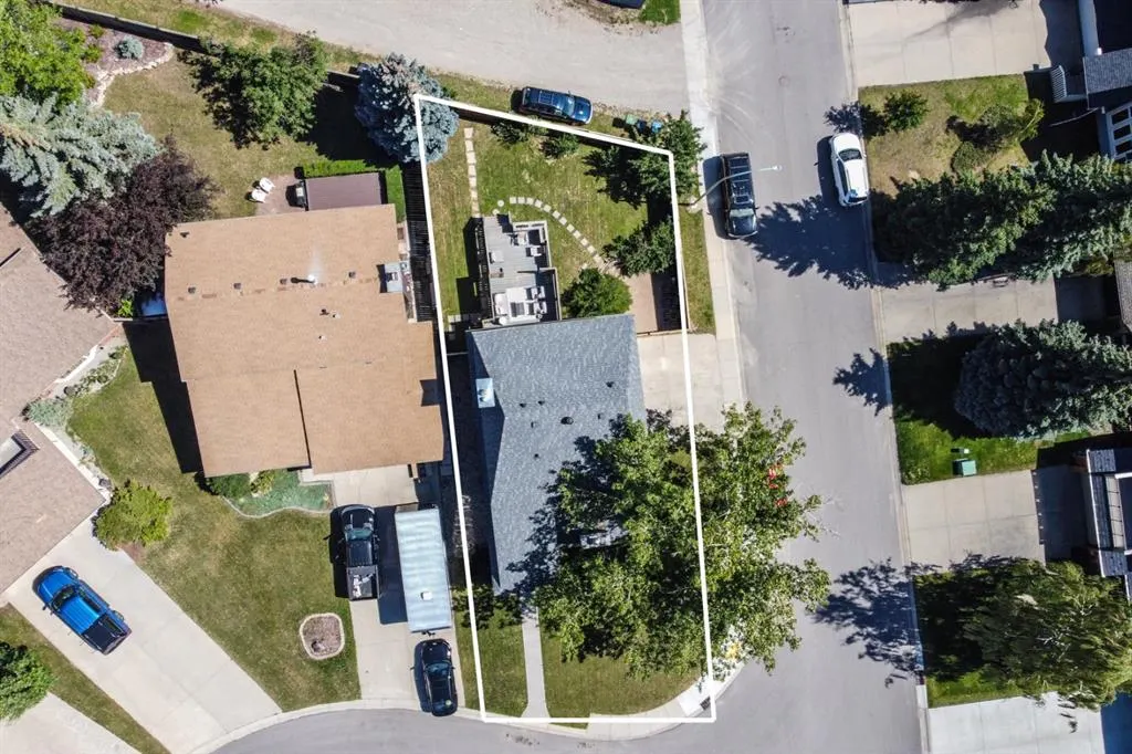 4 Coach Ridge Close SW