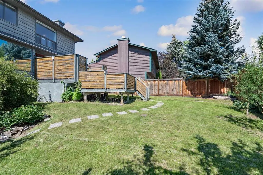 4 Coach Ridge Close SW