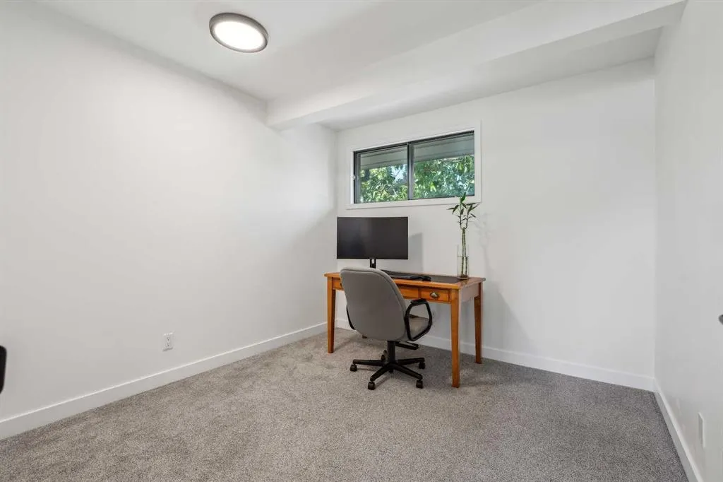 4 Coach Ridge Close SW