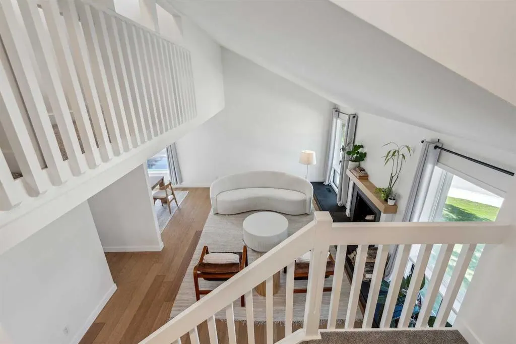 4 Coach Ridge Close SW