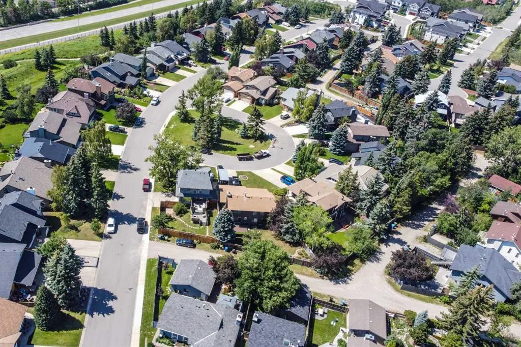 4 Coach Ridge Close SW