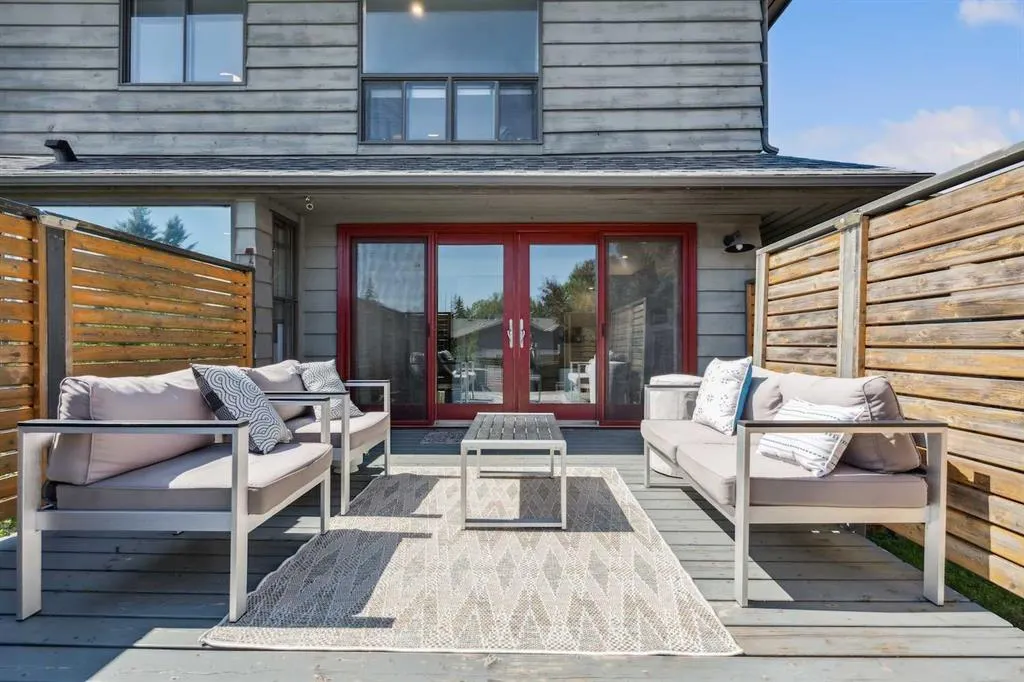 4 Coach Ridge Close SW