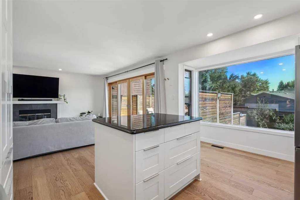 4 Coach Ridge Close SW