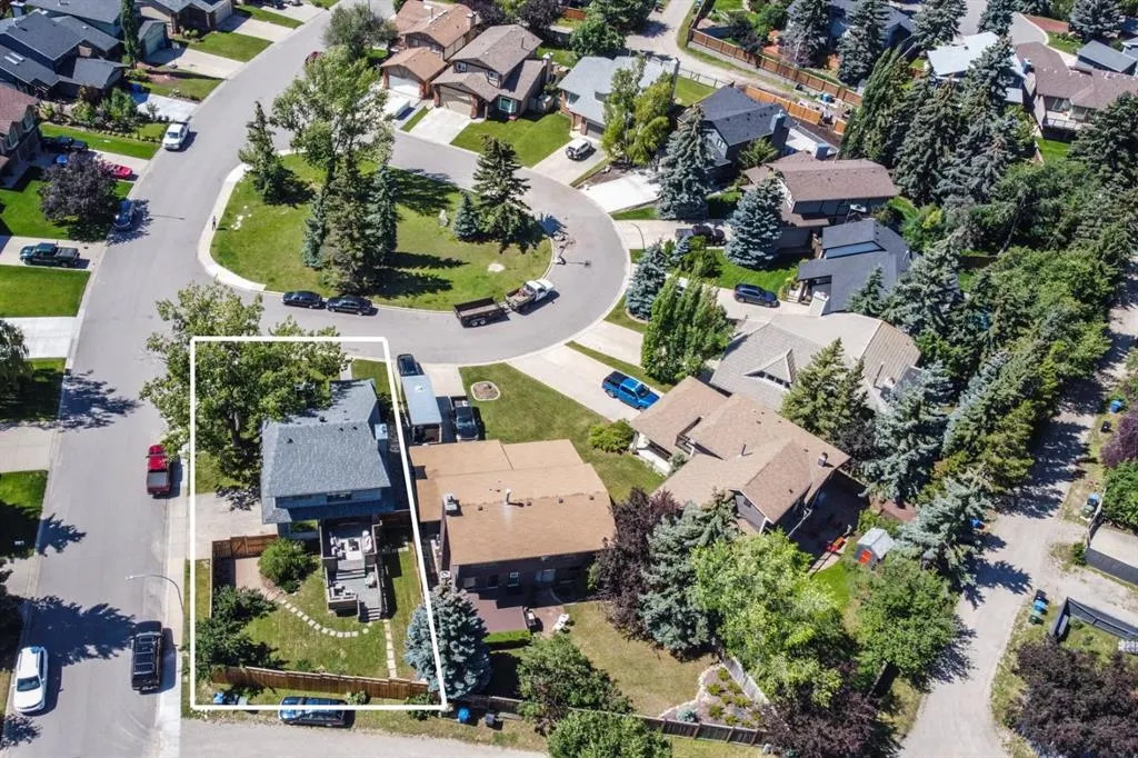 4 Coach Ridge Close SW