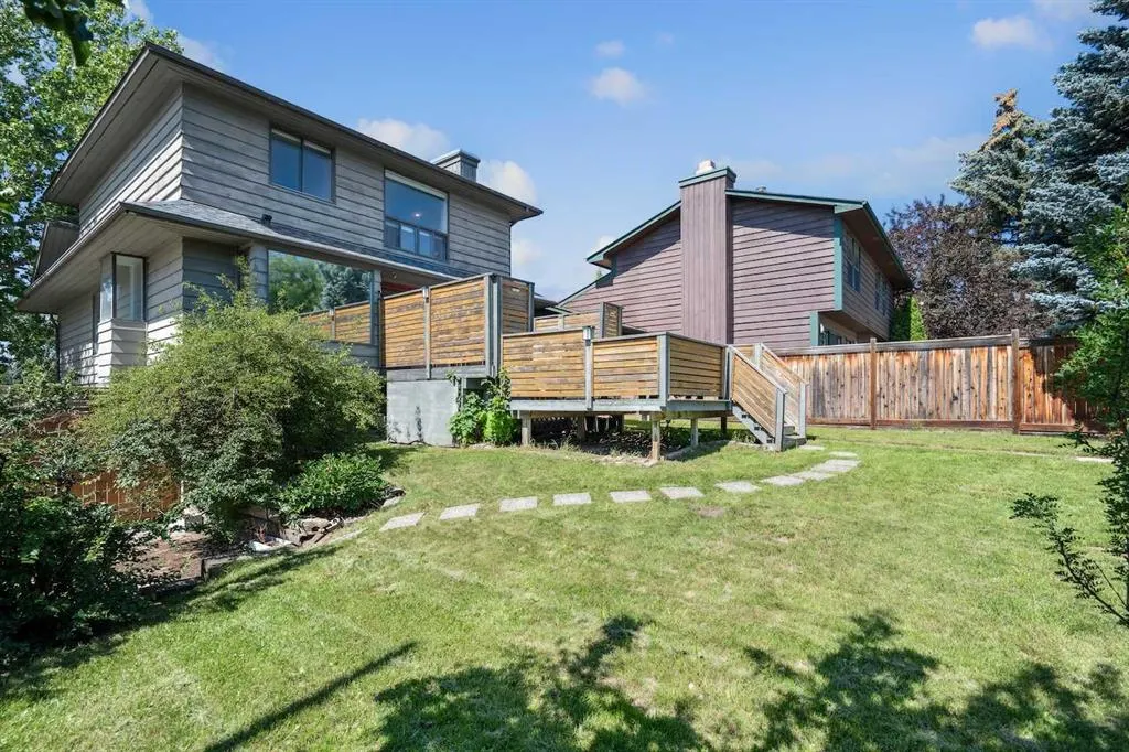 4 Coach Ridge Close SW
