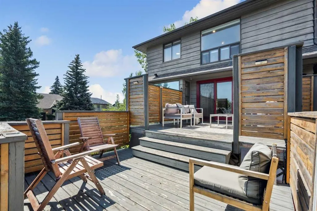4 Coach Ridge Close SW