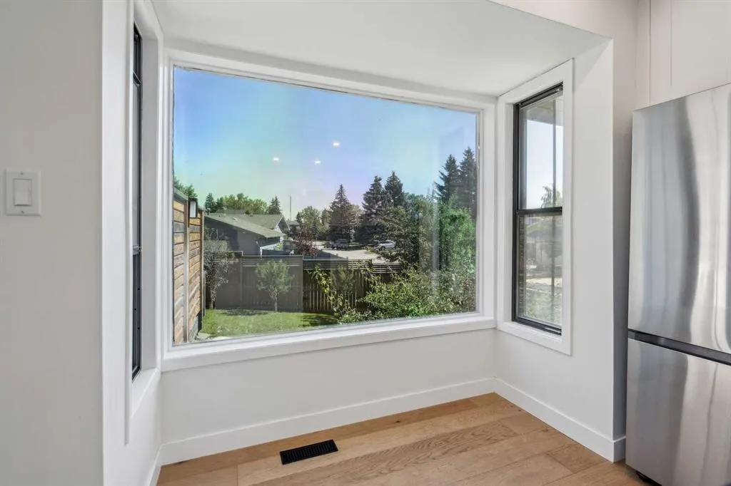 4 Coach Ridge Close SW