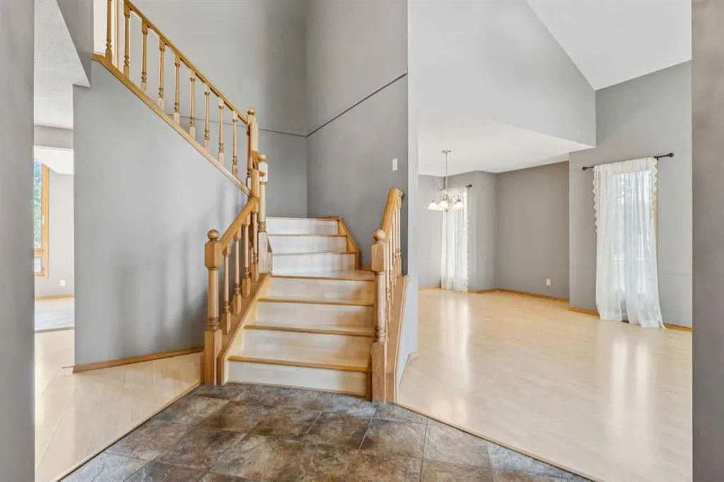 156 Edgevalley Circle NW