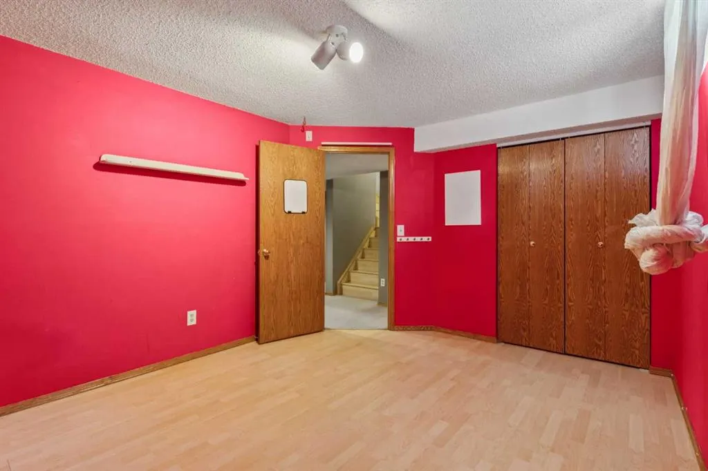 156 Edgevalley Circle NW