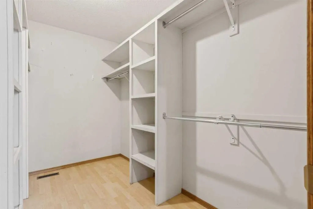 156 Edgevalley Circle NW