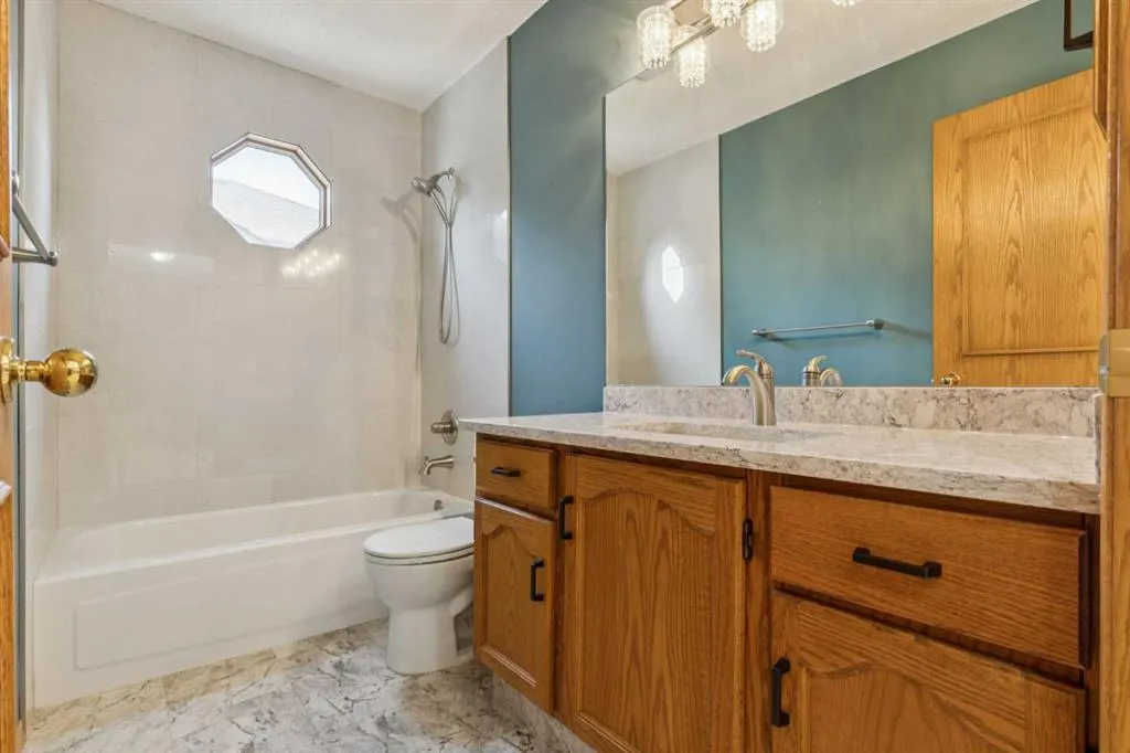 156 Edgevalley Circle NW