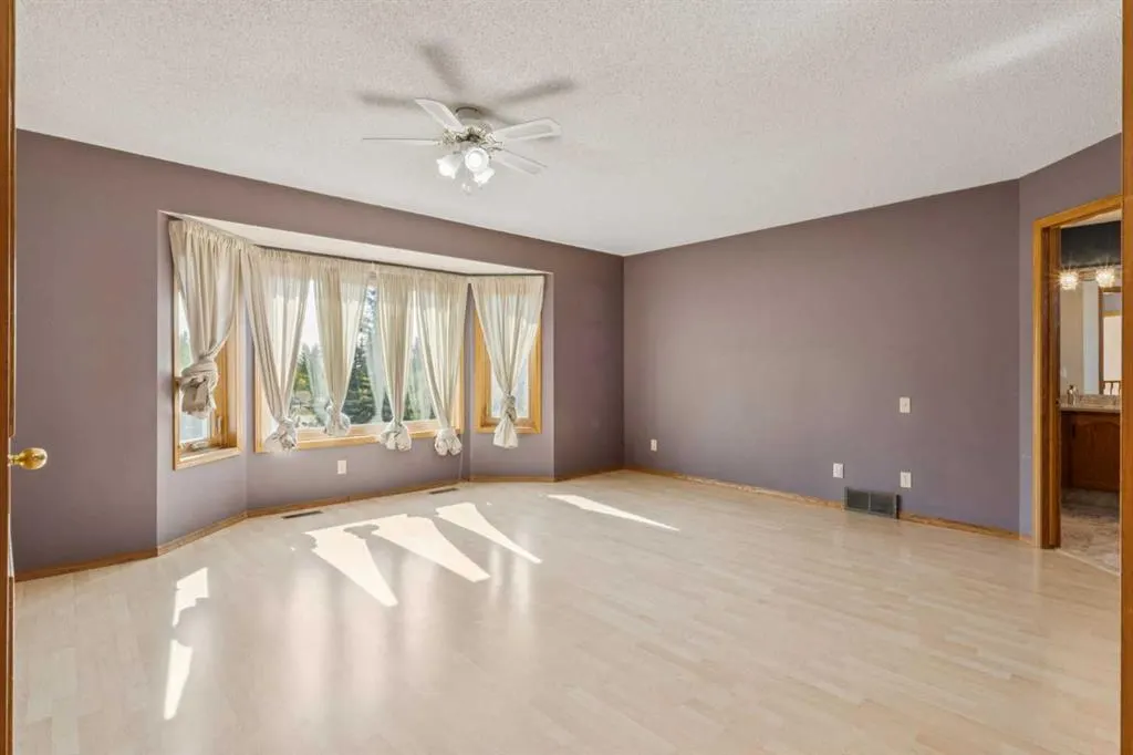 156 Edgevalley Circle NW