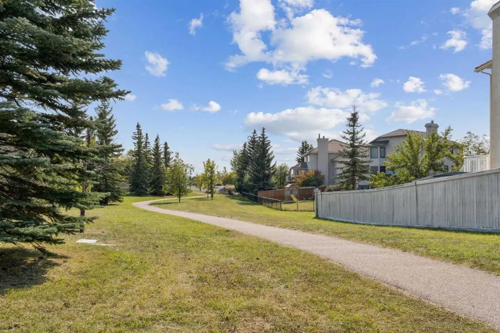156 Edgevalley Circle NW