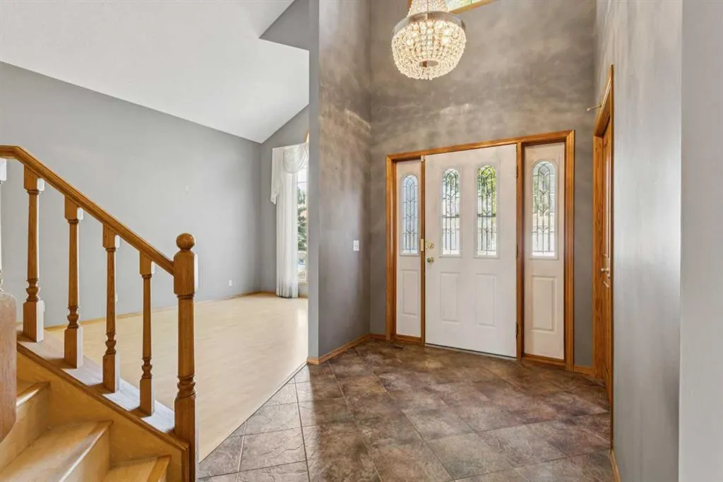 156 Edgevalley Circle NW