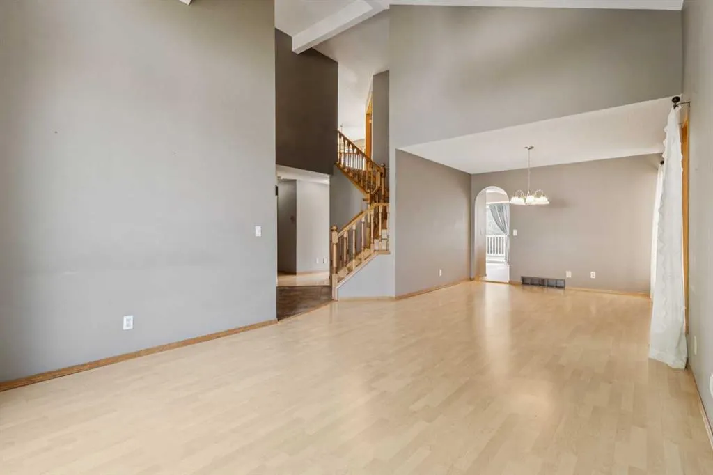 156 Edgevalley Circle NW