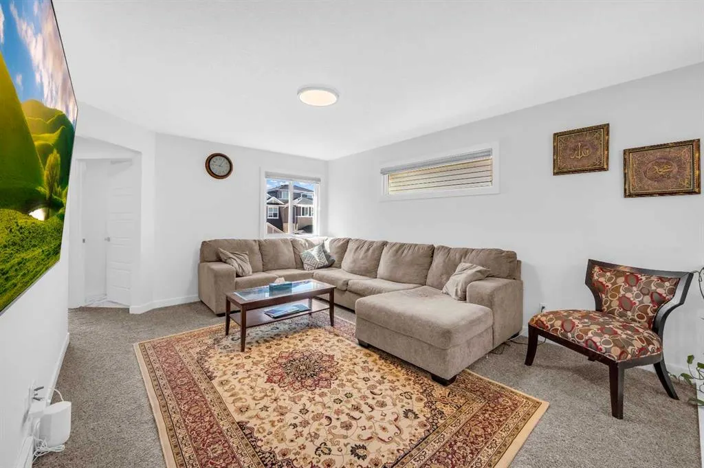 127 Ambleside Crescent NW