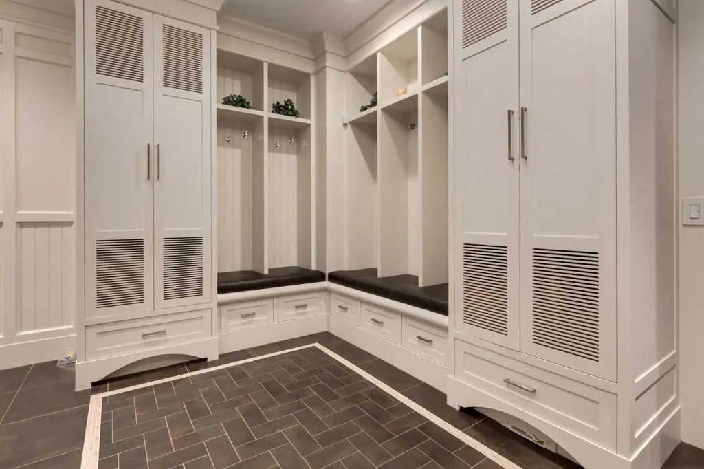 4 Aspen Ridge Bay SW