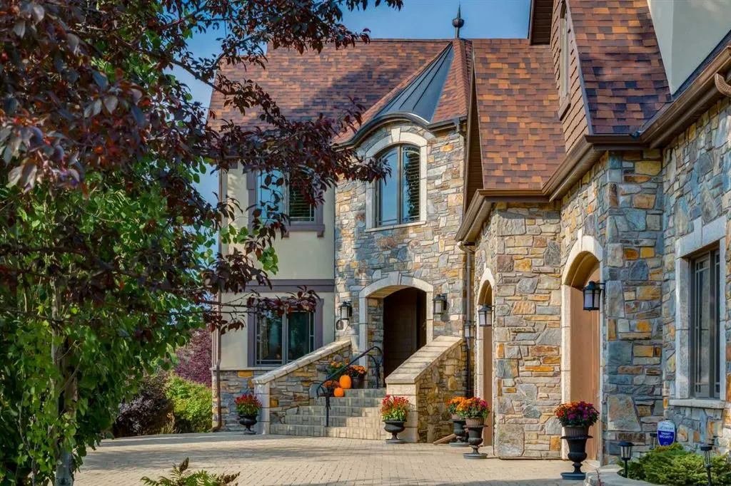 4 Aspen Ridge Bay SW