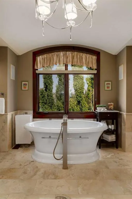 4 Aspen Ridge Bay SW