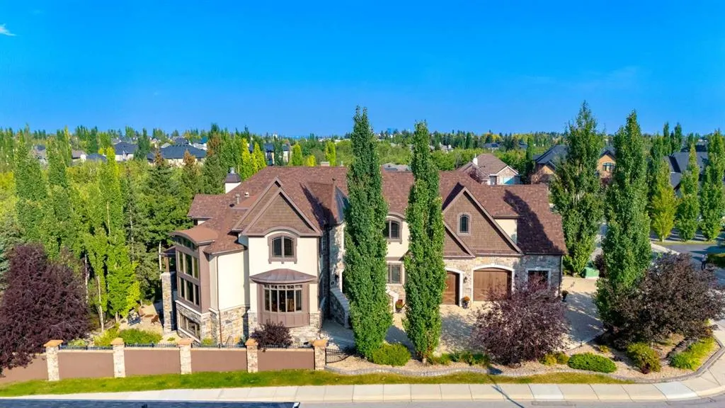 4 Aspen Ridge Bay SW