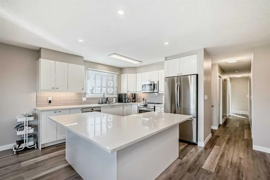 2037/2039 30 Street SW