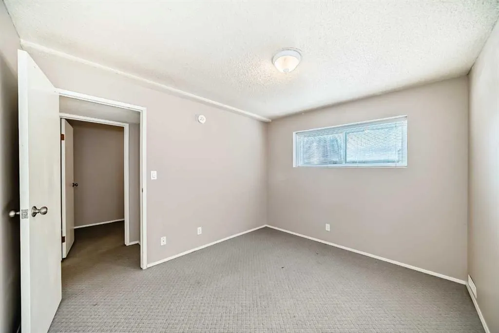 2037/2039 30 Street SW