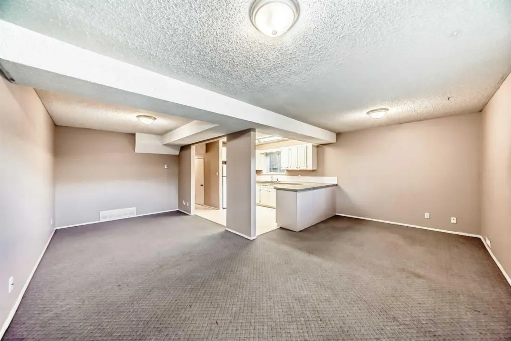 2037/2039 30 Street SW
